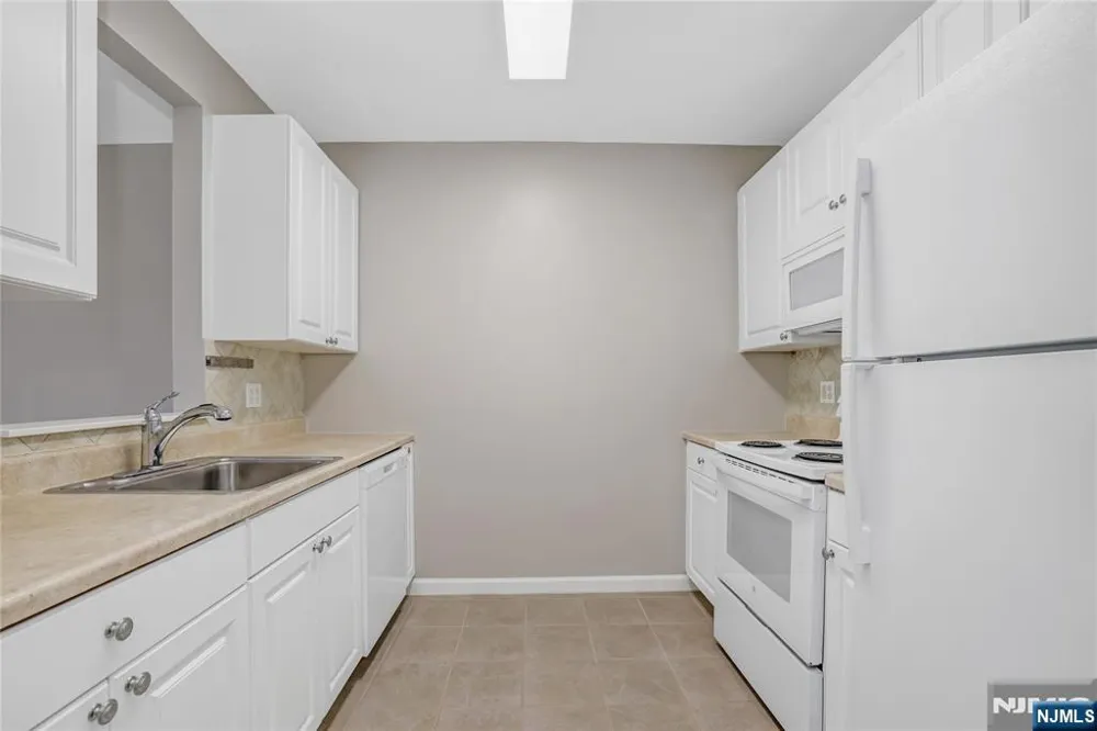 905 River Road 312 Edgewater, NJ 07020