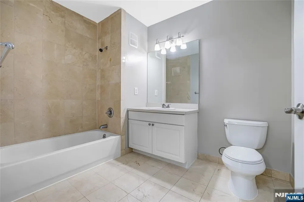 905 River Road 312 Edgewater, NJ 07020