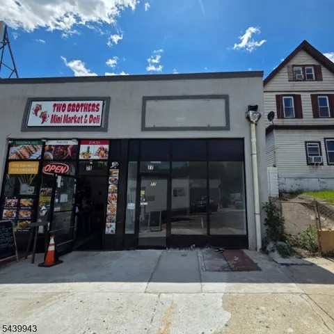 77 Gregory Ave