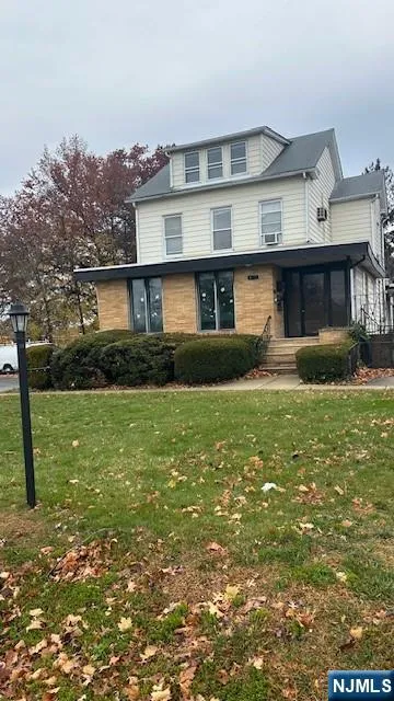 31-11 Broadway 2