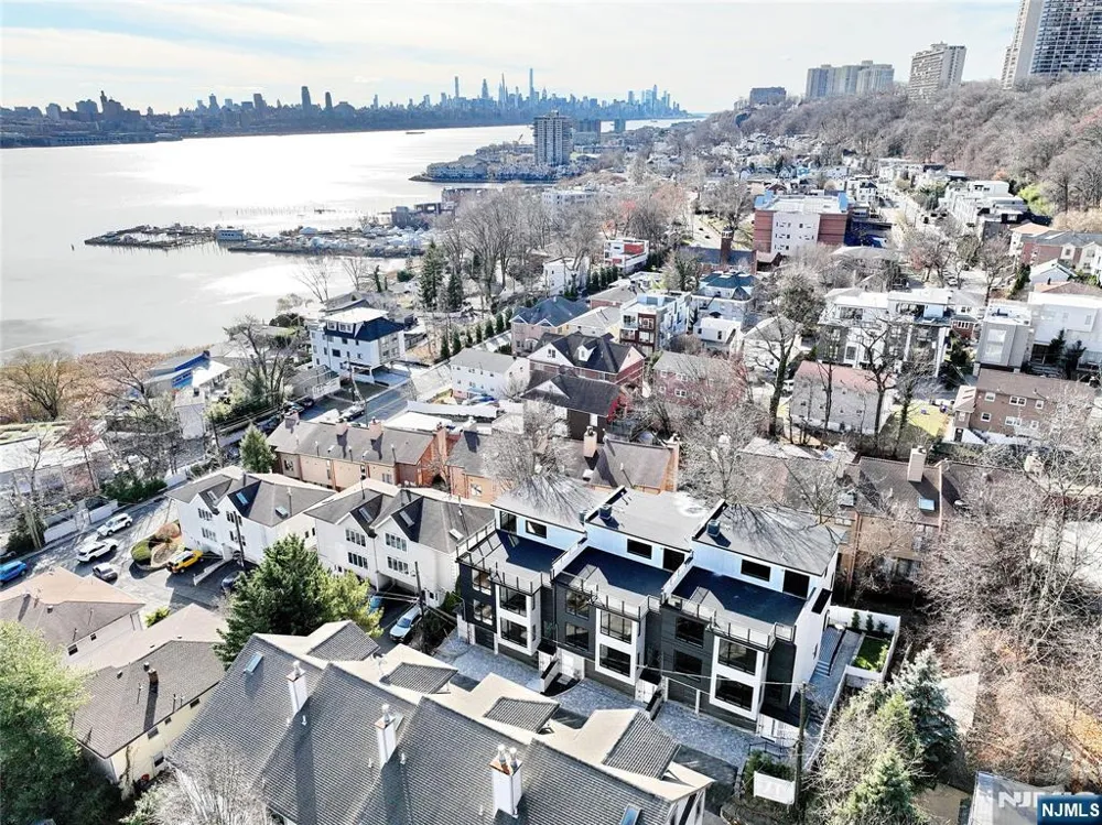 1456 River Road B Edgewater, NJ 07020