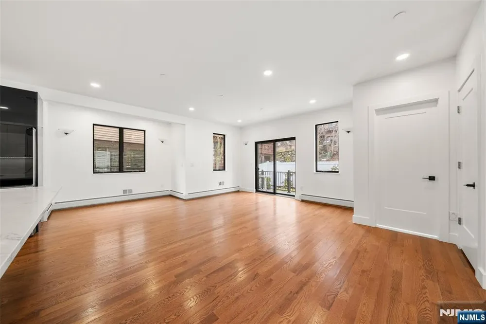 1456 River Road B Edgewater, NJ 07020