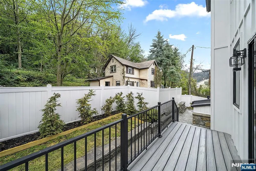 1456 River Road B Edgewater, NJ 07020