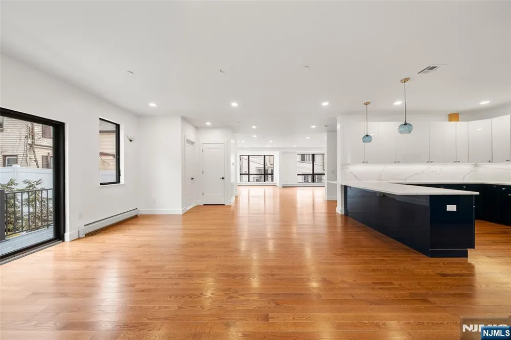 1456 River Road B Edgewater, NJ 07020