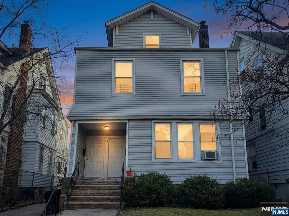64 Schuyler Avenue 2 Newark, NJ 07112