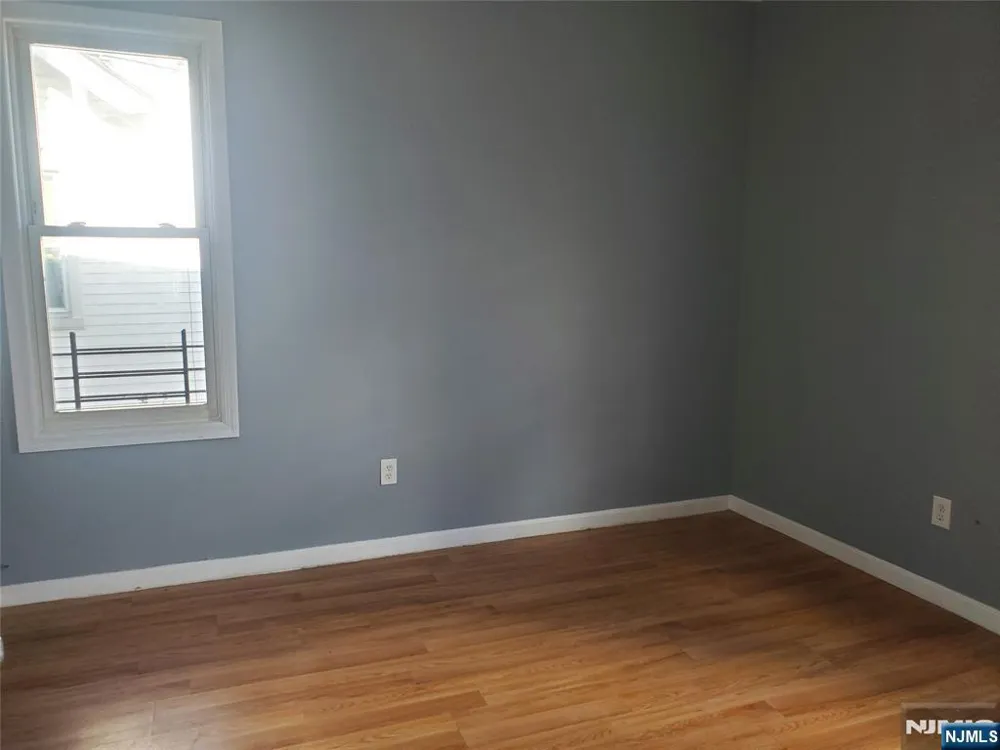 64 Schuyler Avenue 2 Newark, NJ 07112