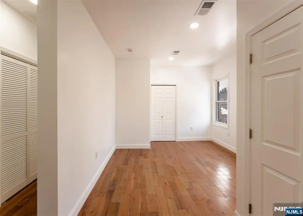 152 Washington Street Lodi, NJ 07644
