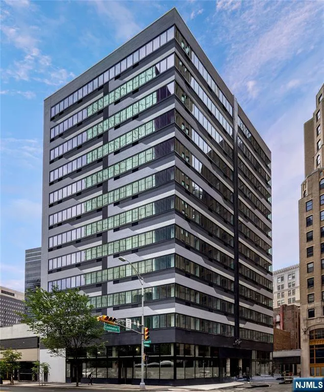 10 Commerce Court 7C Newark, NJ 07102