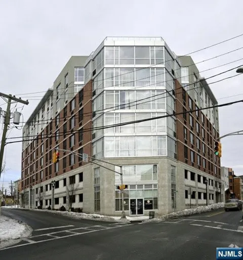 305 Palisade Avenue 201