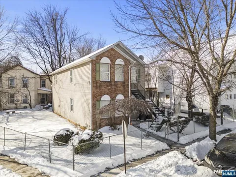 17 Holsman Street 2