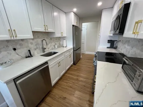 300 Winston Drive 2118