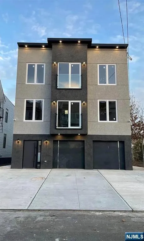 210 22nd Street 2