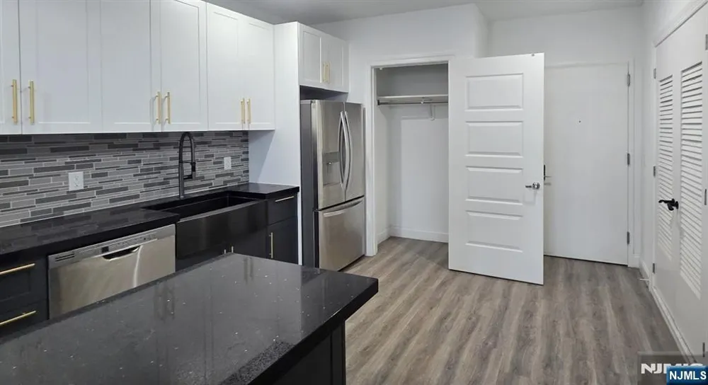 211 Baldwin Avenue 403 Jersey City, NJ 07306