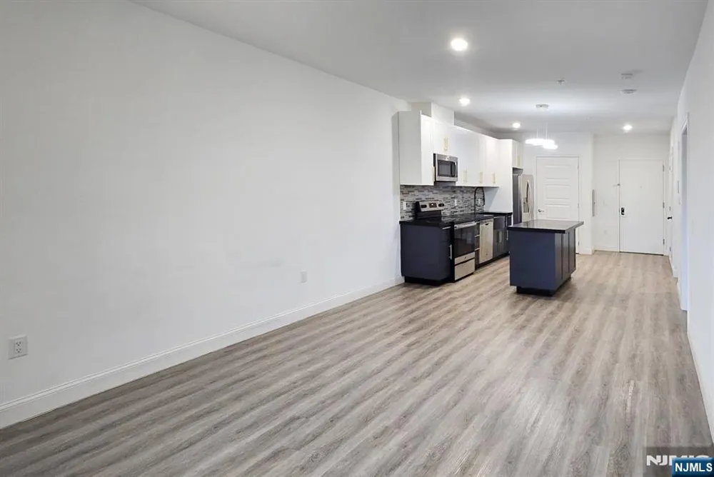 211 Baldwin Avenue 403 Jersey City, NJ 07306