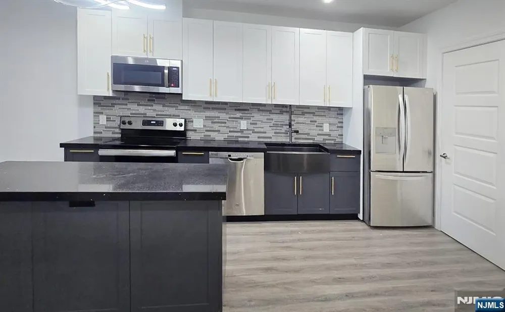 211 Baldwin Avenue 403 Jersey City, NJ 07306