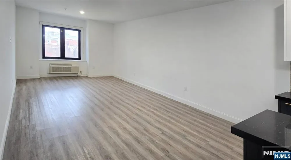 211 Baldwin Avenue 403 Jersey City, NJ 07306