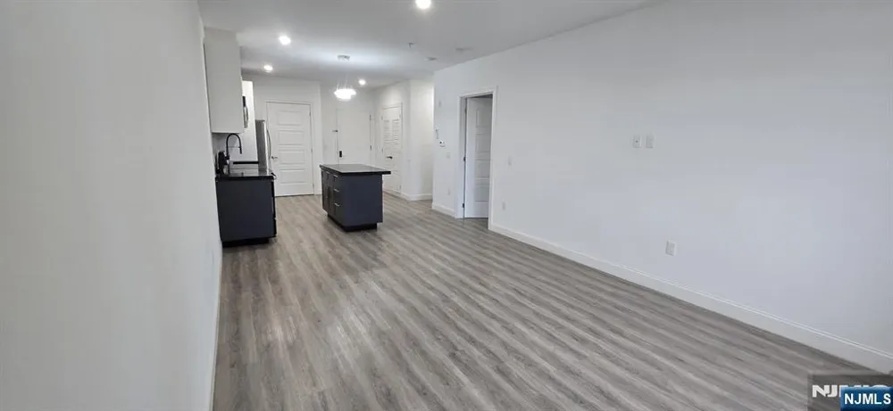 211 Baldwin Avenue 403 Jersey City, NJ 07306