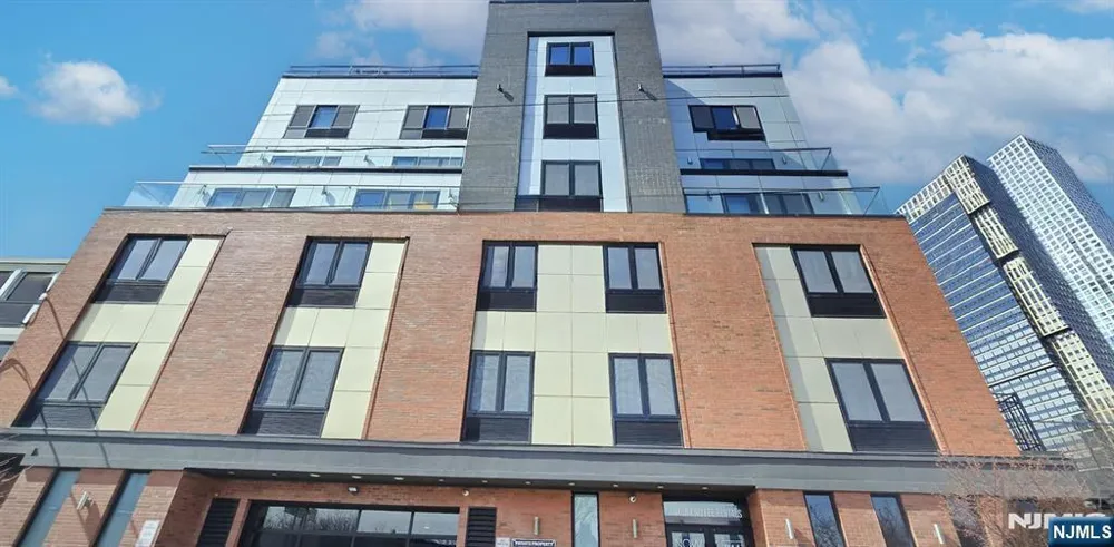 211 Baldwin Avenue 403 Jersey City, NJ 07306