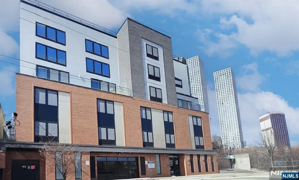 211 Baldwin Avenue 403 Jersey City, NJ 07306