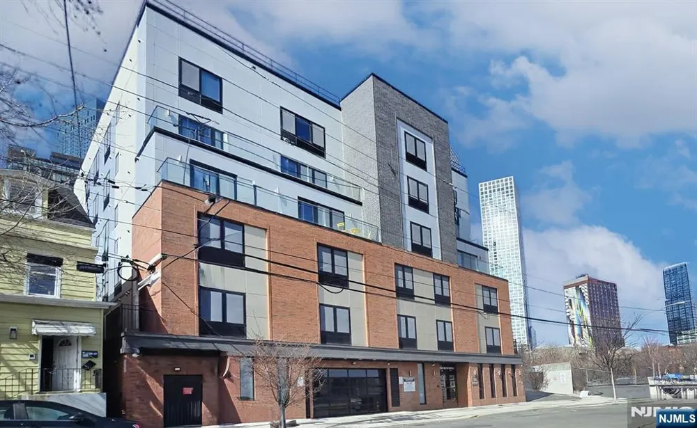 211 Baldwin Avenue 403 Jersey City, NJ 07306