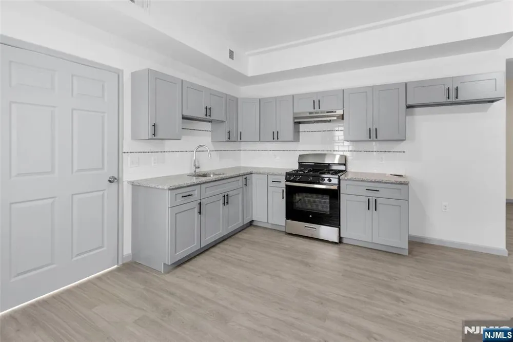 183 6th Street 181 Newark, NJ 07107