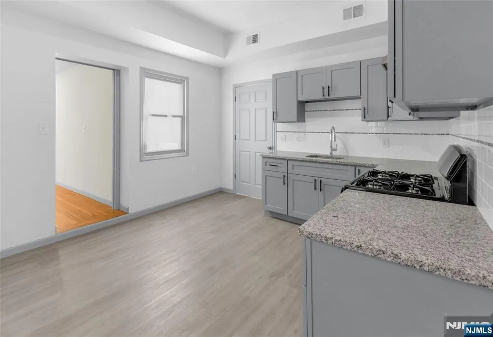 183 6th Street 181 Newark, NJ 07107