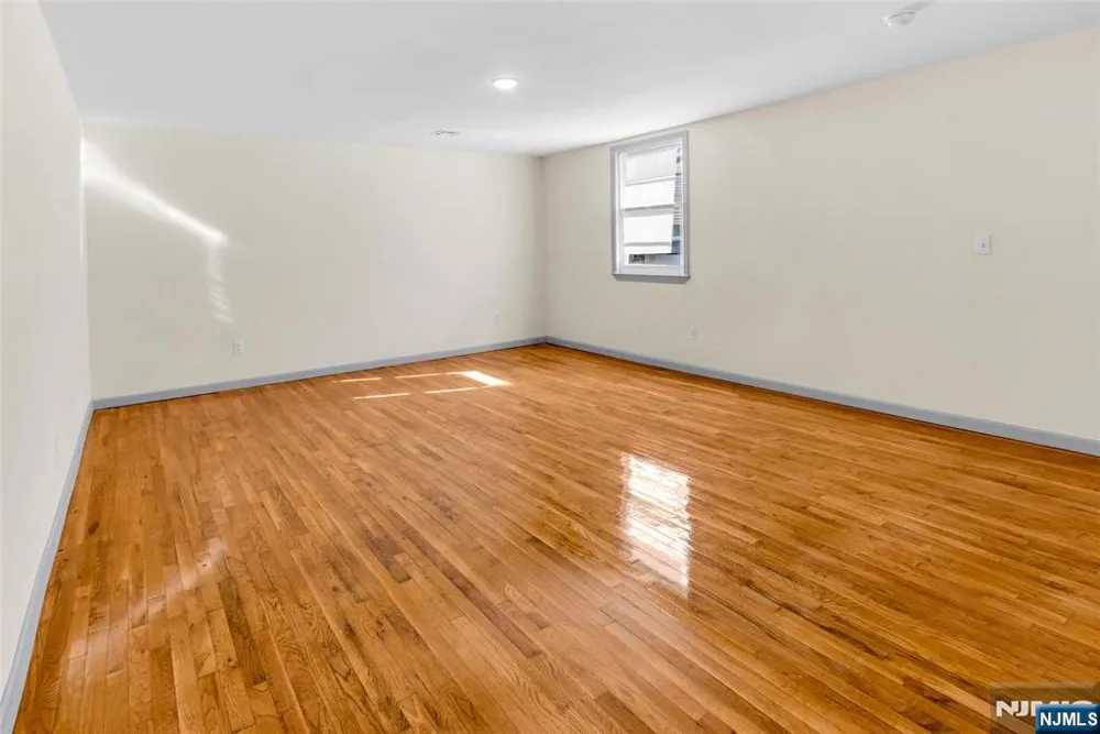 183 6th Street 181 Newark, NJ 07107
