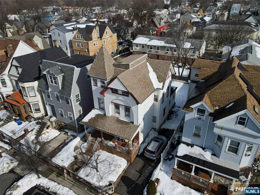 183 6th Street 181 Newark, NJ 07107
