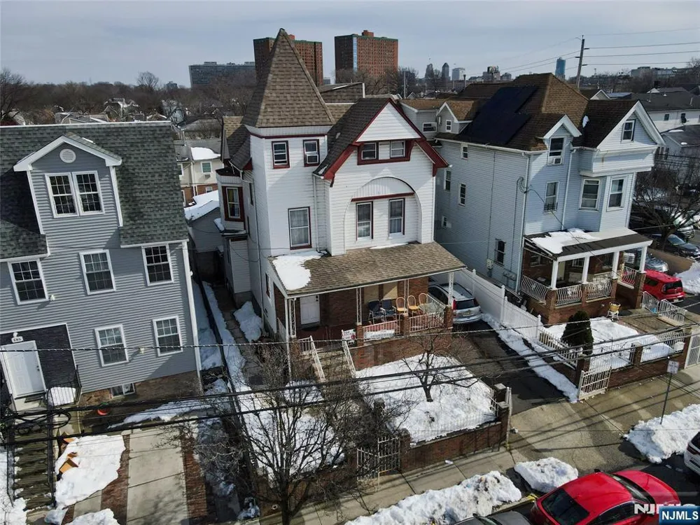 183 6th Street 181 Newark, NJ 07107