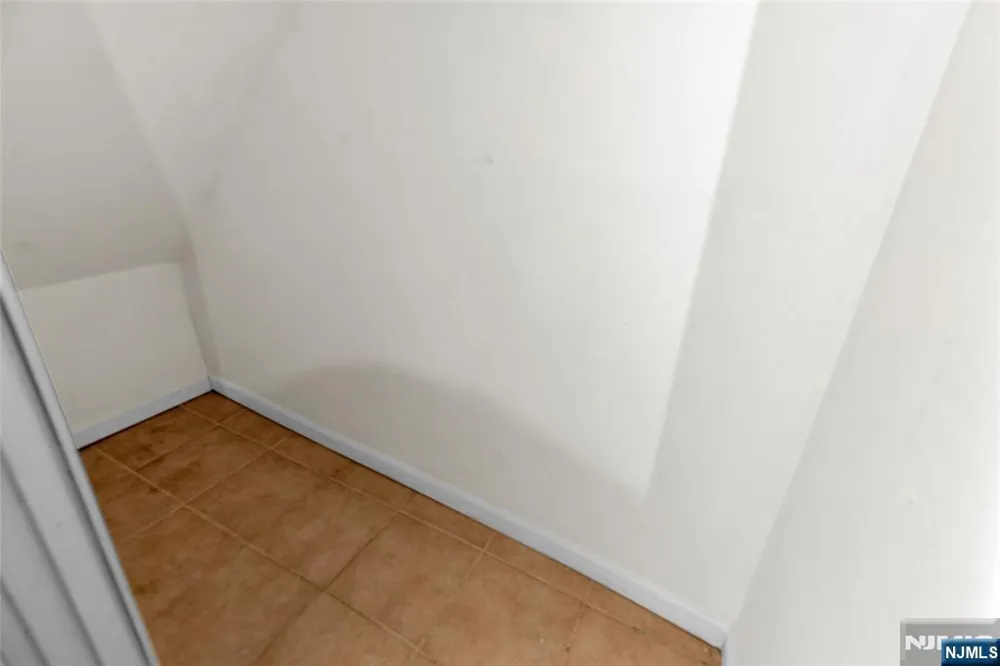 183 6th Street 181 Newark, NJ 07107