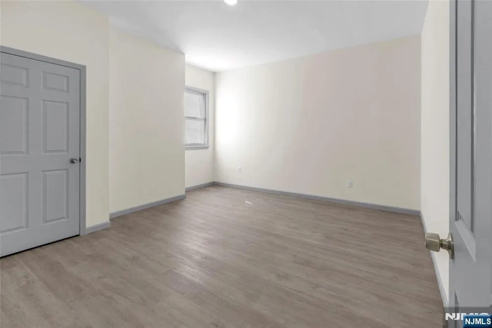 183 6th Street 181 Newark, NJ 07107