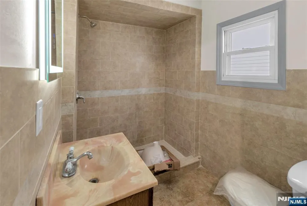 183 6th Street 181 Newark, NJ 07107