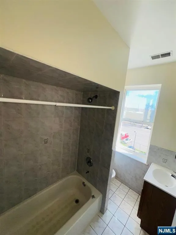 250 South Orange Avenue 3 Newark, NJ 07103