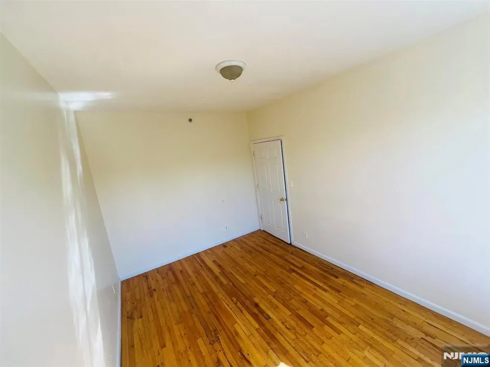 250 South Orange Avenue 3 Newark, NJ 07103