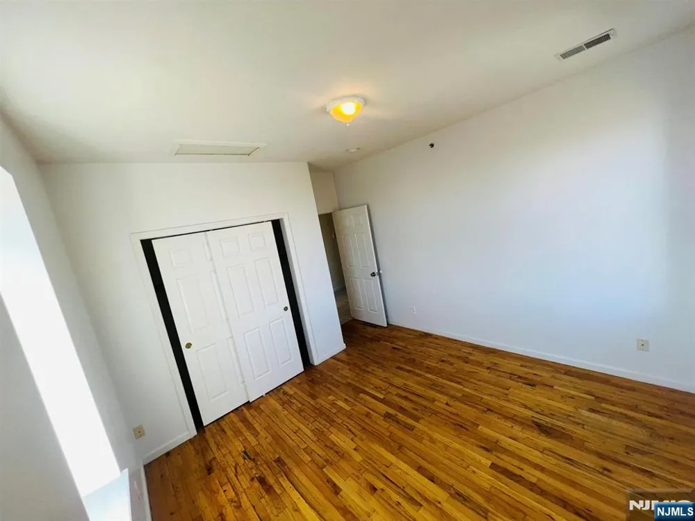 250 South Orange Avenue 3 Newark, NJ 07103
