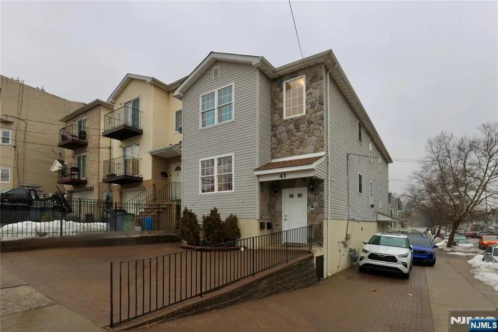 43 2nd Avenue Newark, NJ 07104