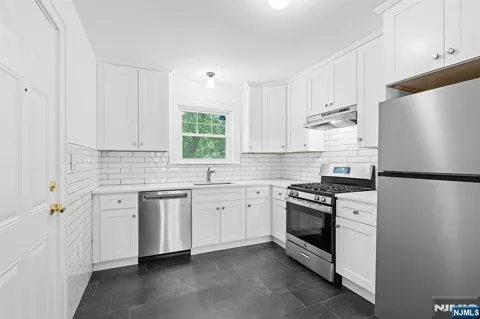 51-53 Pierce Avenue 51-2