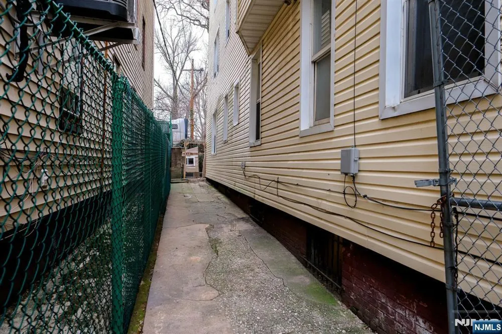 375 6th Avenue 1 Newark, NJ 07107