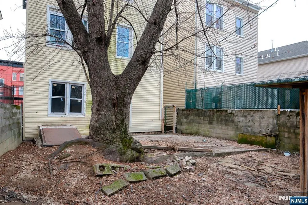 375 6th Avenue 1 Newark, NJ 07107