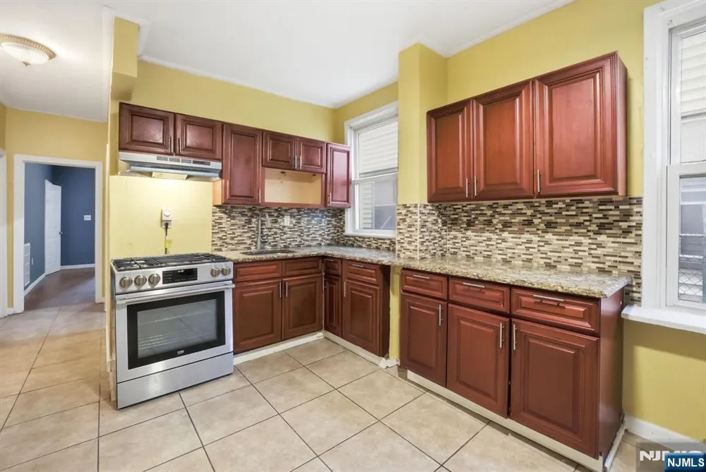 375 6th Avenue 1 Newark, NJ 07107
