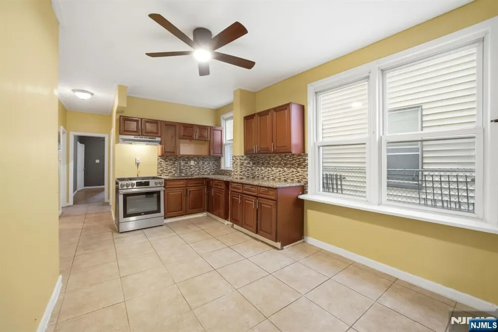 375 6th Avenue 1 Newark, NJ 07107