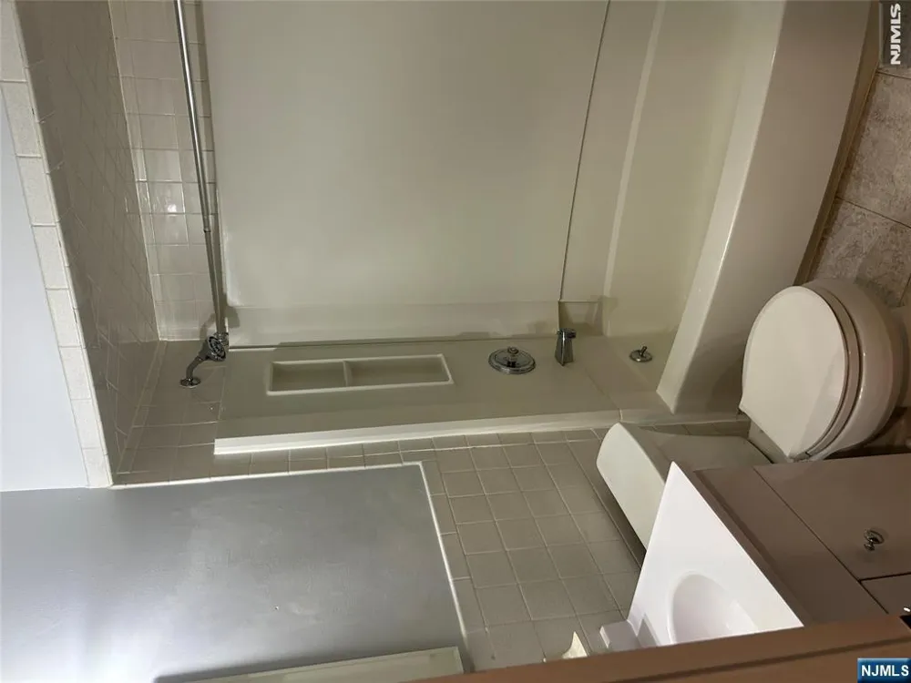 148 Undercliff Avenue 4 Edgewater, NJ 07020