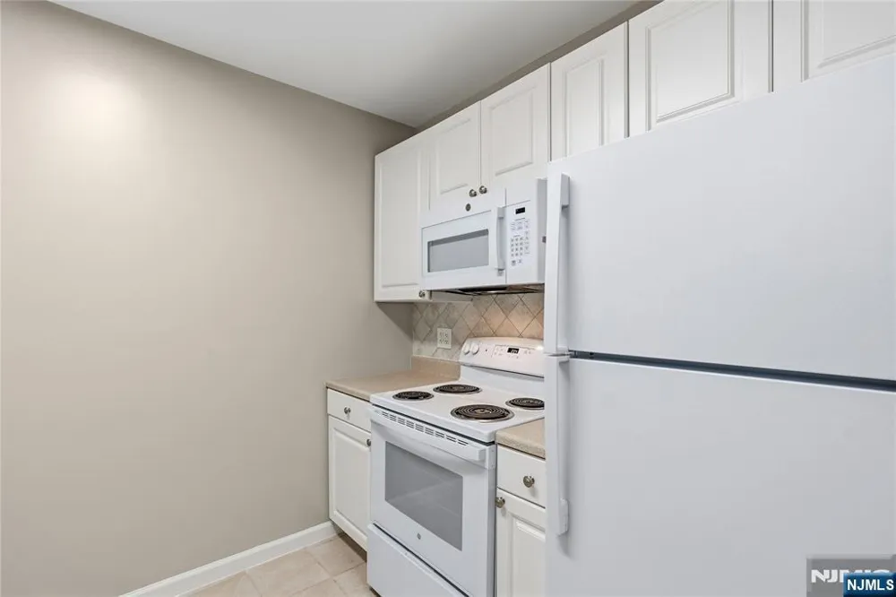 905 River Road 218 Edgewater, NJ 07020