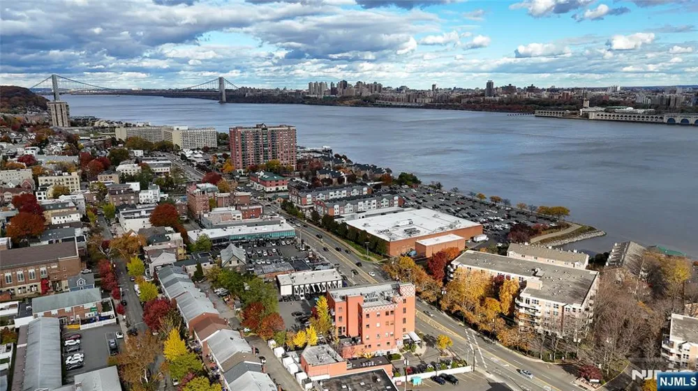905 River Road 218 Edgewater, NJ 07020