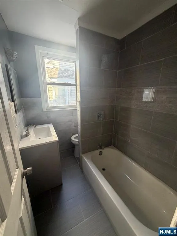 73 Arsdale 2 East Orange, NJ 07018