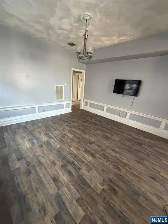 73 Arsdale 2 East Orange, NJ 07018