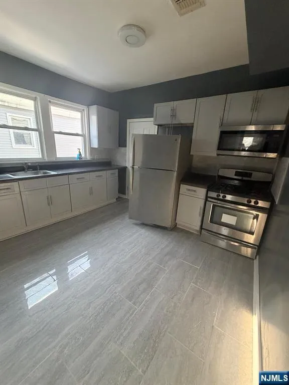 73 Arsdale 2 East Orange, NJ 07018