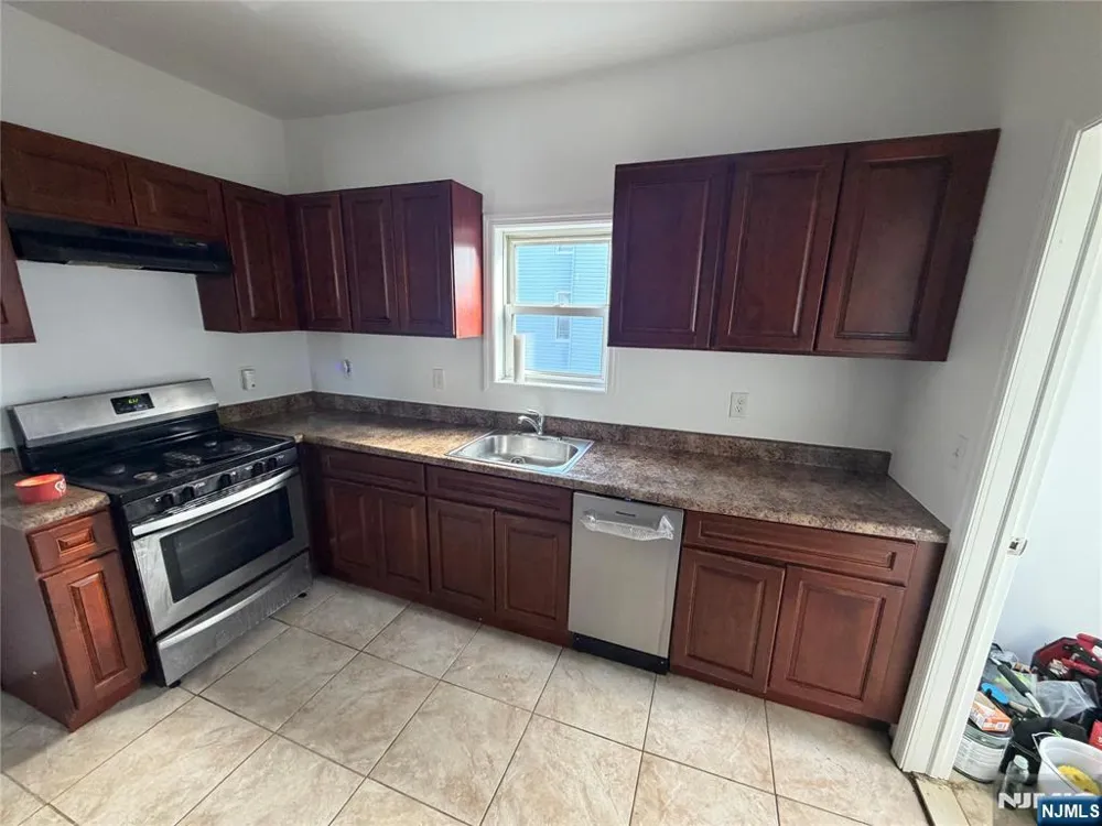 81-85 Columbia Avenue 2 Newark, NJ 07106