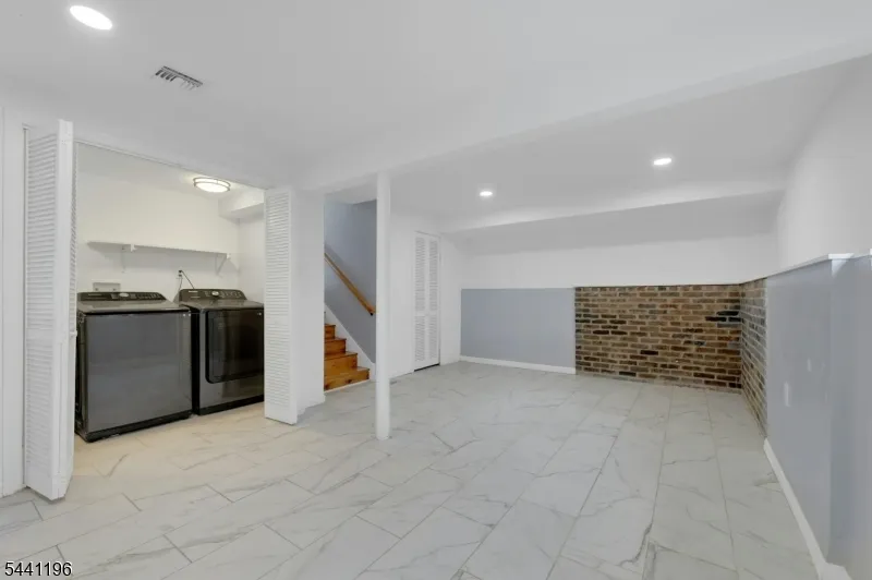 1 Kinderkamack Rd Hillsdale, NJ 07642