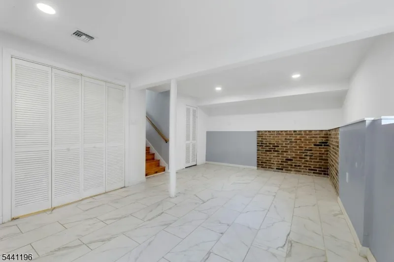 1 Kinderkamack Rd Hillsdale, NJ 07642